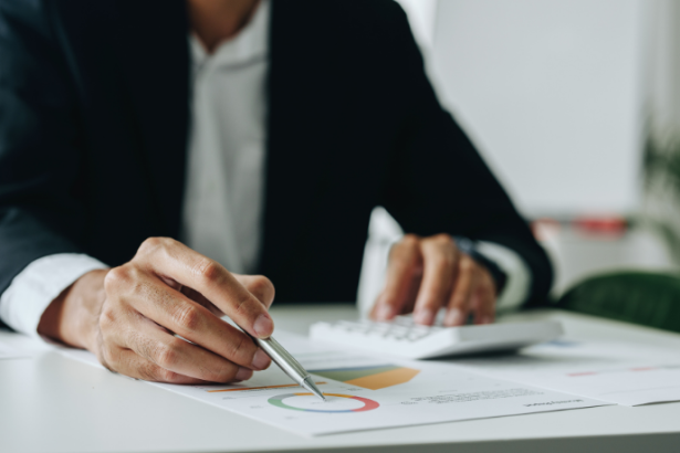 Fernando Trabach discute como a transparência fiscal pode impulsionar a participação cidadã e o controle das contas públicas.
