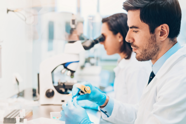 O Instituto IBDSocial destaca como laboratórios próprios garantem diagnósticos rápidos e precisos para os pacientes.