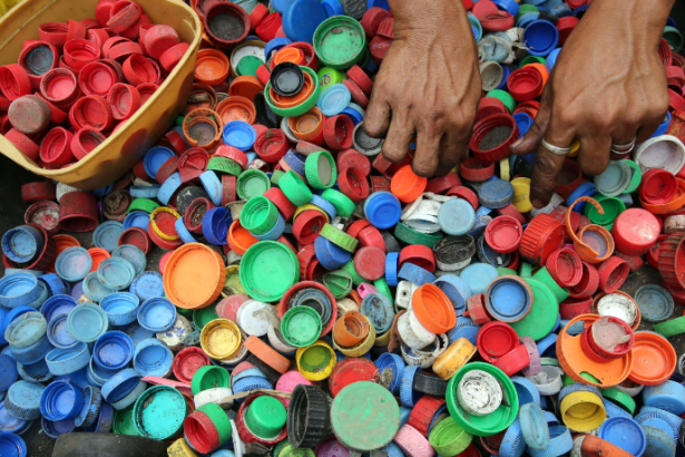 Elias Assum Sabbag Junior explica como a economia circular no setor plástico pode transformar desafios ambientais em oportunidades sustentáveis.