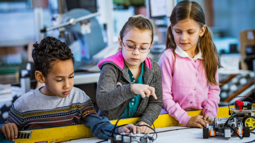 Estratégias práticas para captar patrocínio em equipes de robótica, com insights de Sérgio Bento De Araújo.