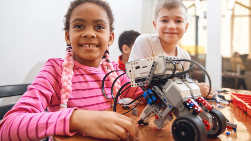 Guia direto para conquistar patrocinadores e fortalecer projetos de robótica, desenvolvido por Sérgio Bento De Araújo.