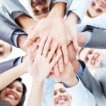 Alfredo Moreira Filho analisa como a humildade prática fortalece relações corporativas ao criar ambientes de confiança, escuta ativa e cooperação real.