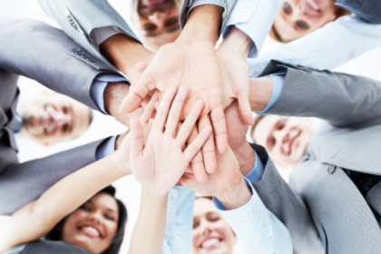 Alfredo Moreira Filho analisa como a humildade prática fortalece relações corporativas ao criar ambientes de confiança, escuta ativa e cooperação real.