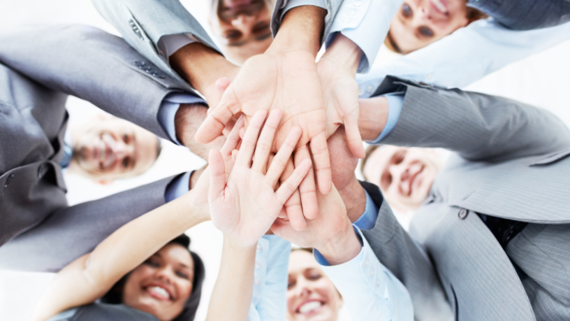 Alfredo Moreira Filho analisa como a humildade prática fortalece relações corporativas ao criar ambientes de confiança, escuta ativa e cooperação real.