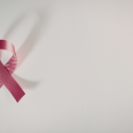 No artigo sobre rastreamento do câncer de mama, Vinicius Tadeu Sattin Rodrigues explica por que a mamografia continua sendo indispensável para a detecção precoce e a redução da mortalidade.